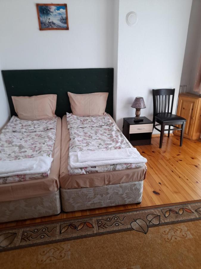 Yana Guest House Dobrinisjte Eksteriør bilde