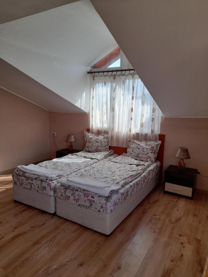 Yana Guest House Dobrinisjte Eksteriør bilde