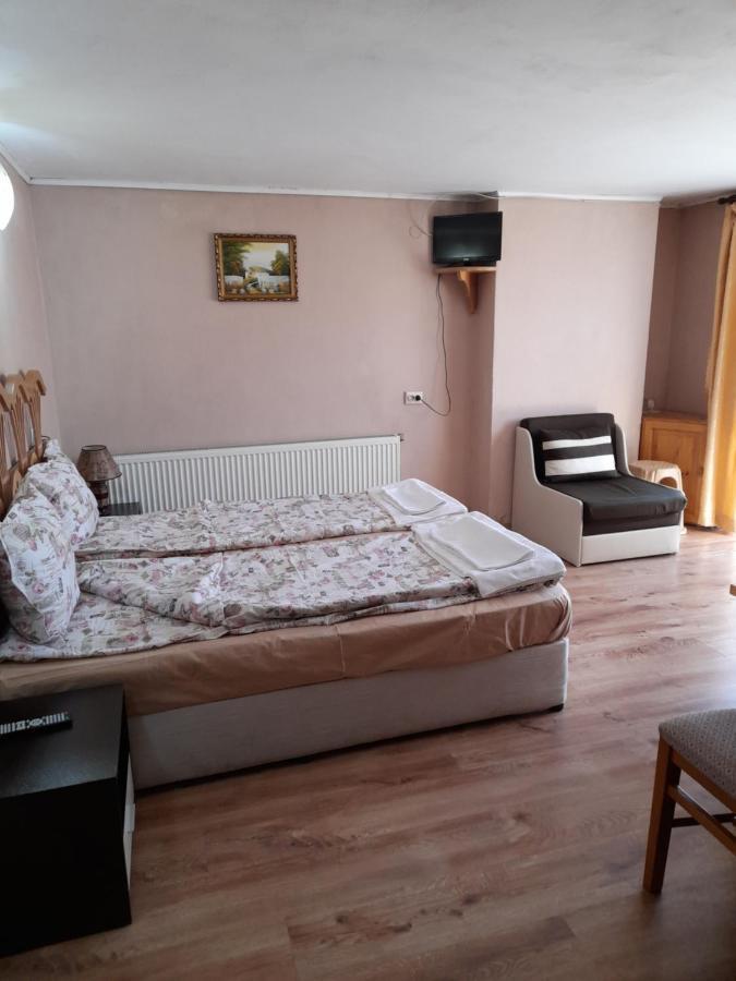 Yana Guest House Dobrinisjte Eksteriør bilde