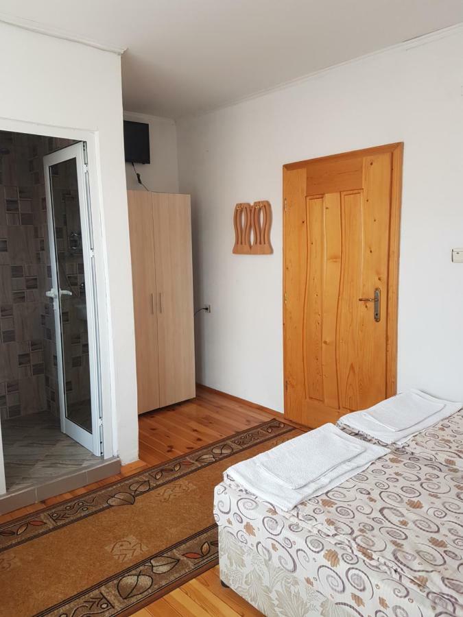 Yana Guest House Dobrinisjte Eksteriør bilde