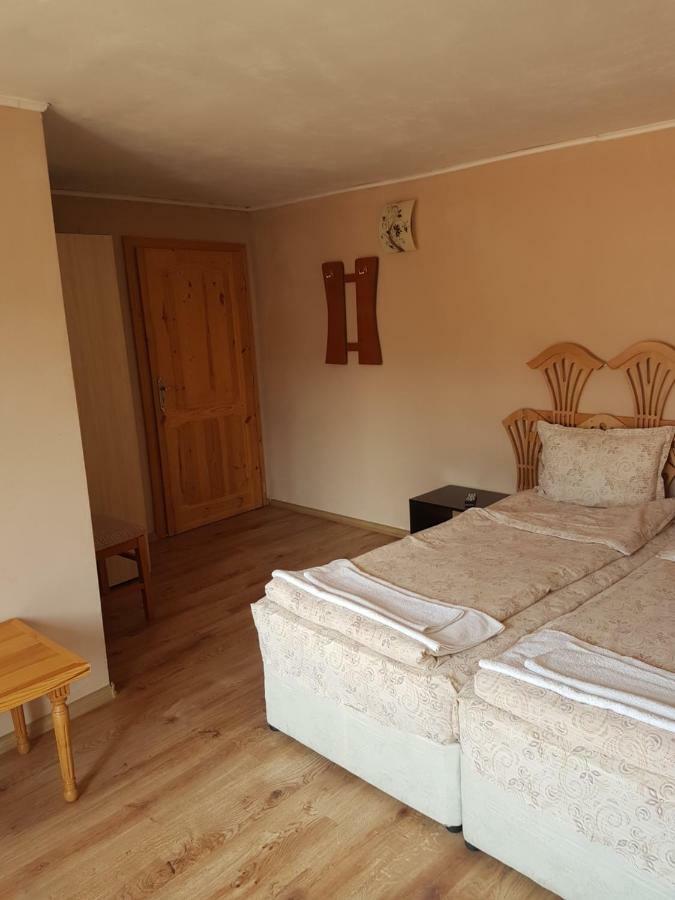 Yana Guest House Dobrinisjte Eksteriør bilde