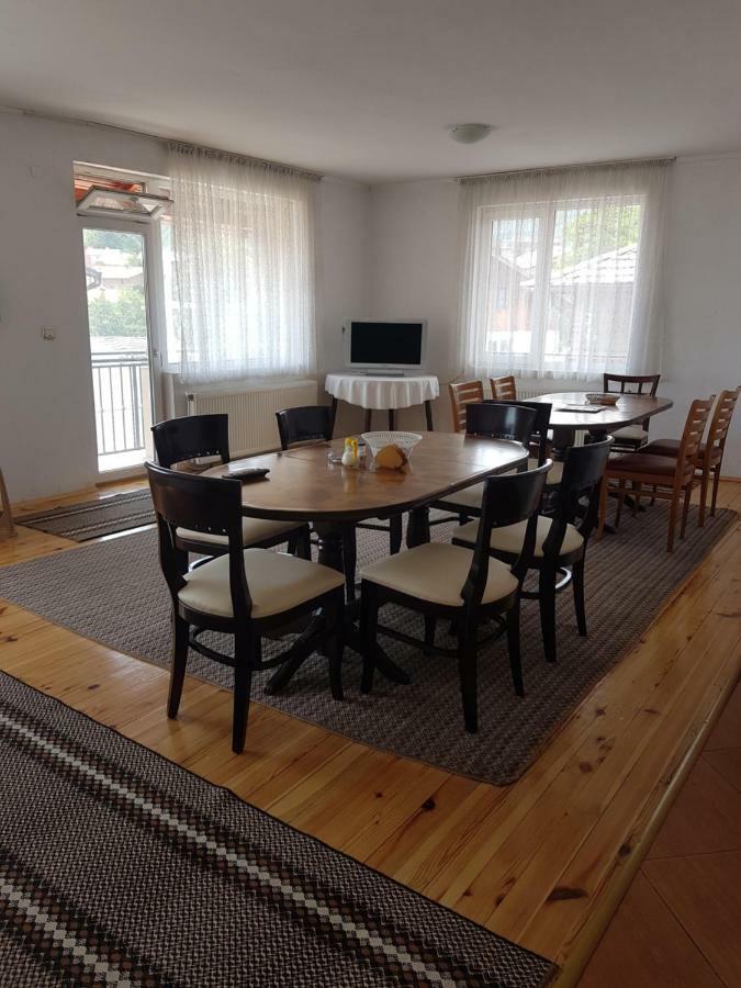 Yana Guest House Dobrinisjte Eksteriør bilde