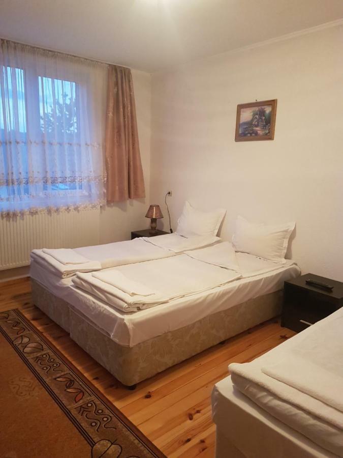 Yana Guest House Dobrinisjte Eksteriør bilde