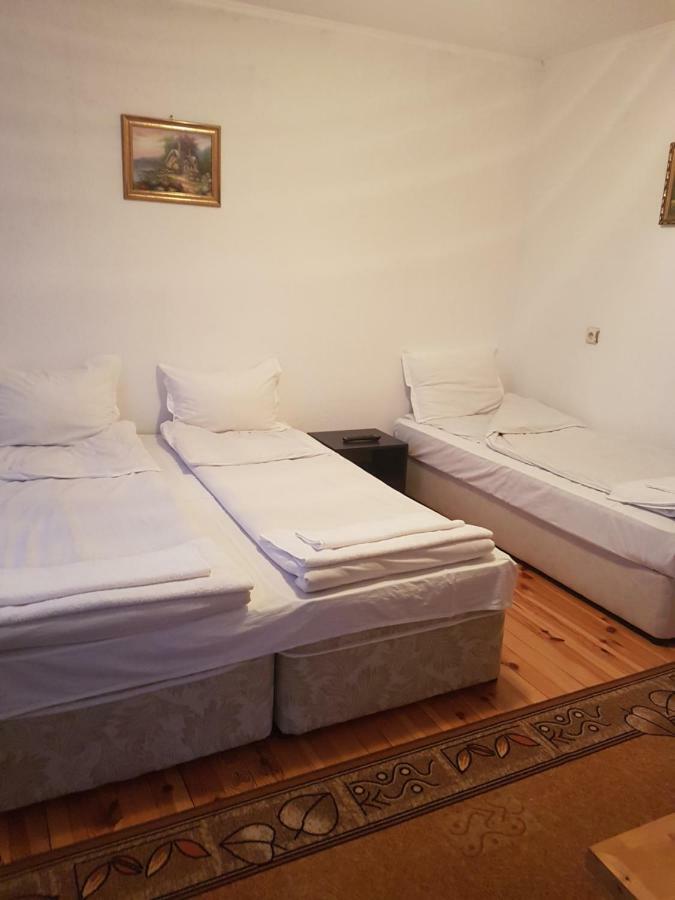 Yana Guest House Dobrinisjte Eksteriør bilde
